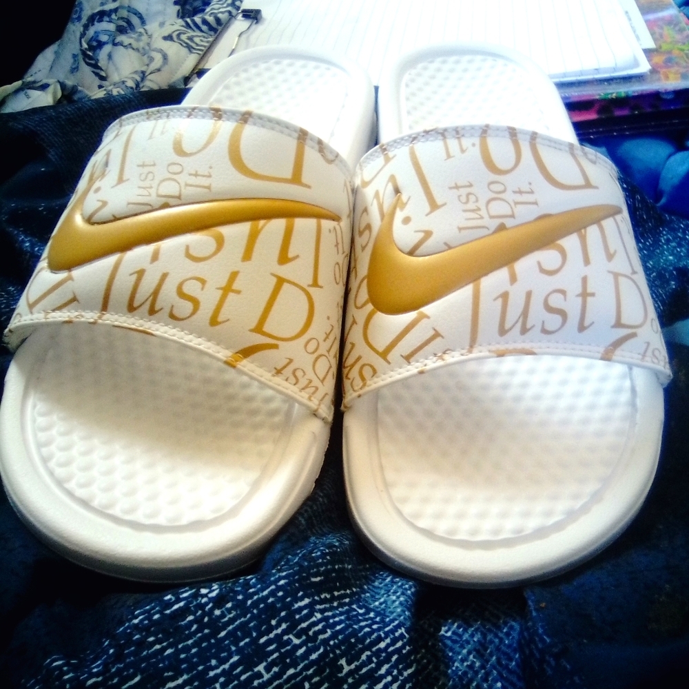 Nike slides size 8